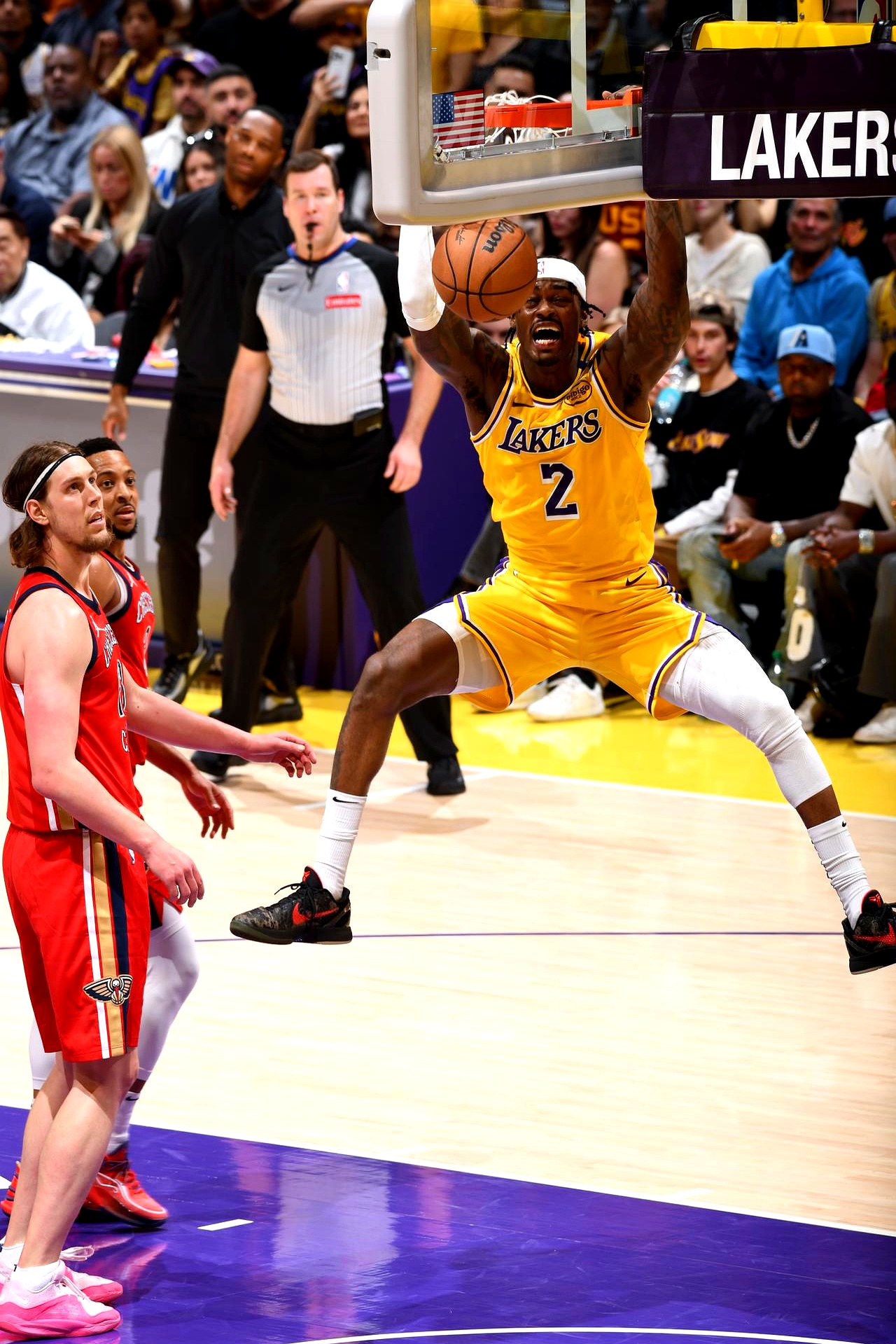 湖人遭雷霆反击,詹姆斯难以单挑 湖人遭雷霆反击,詹姆斯难以单挑