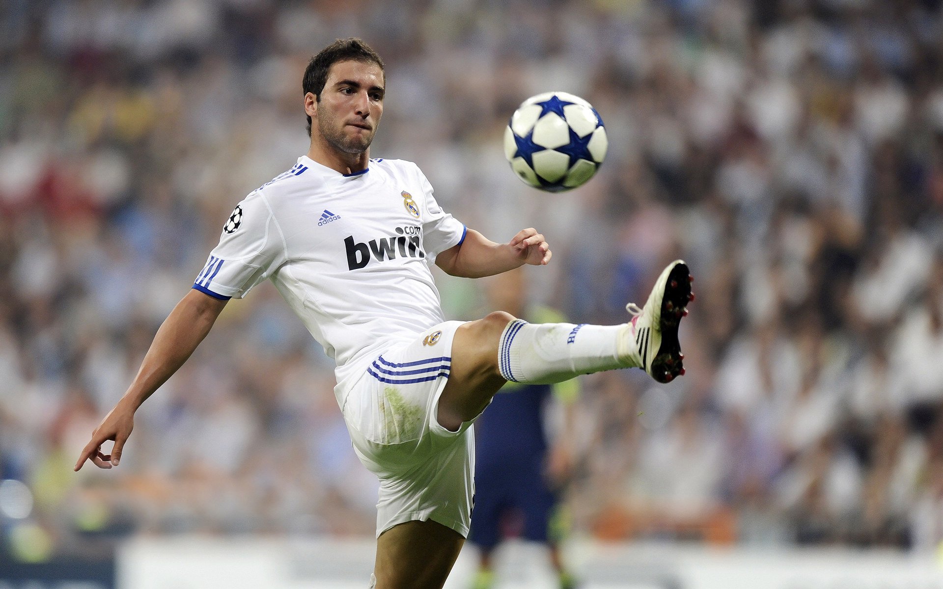 法比尼奥临危受命，荷兰战术革命爆冷击溃拉齐奥