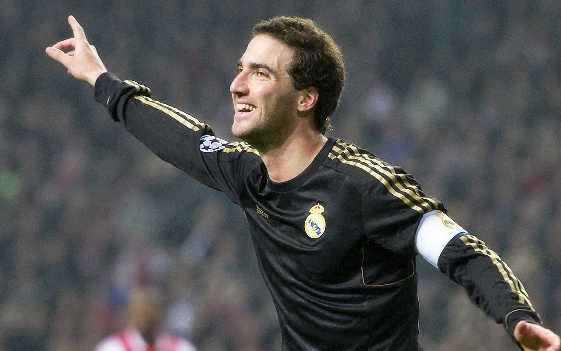 西甲国家德比之夜，莱万持续制造杀伤，诠释现代中锋的统治力