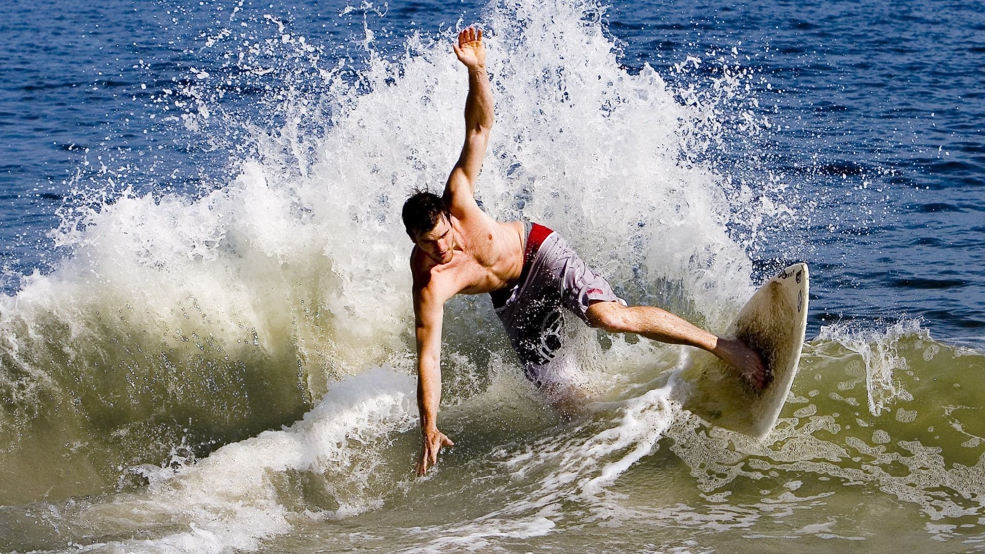 北极光耀亚洲，阿诺德铁腕治军，芬兰在2026世界杯黑马之战中完胜泰国，书写北欧神话新篇